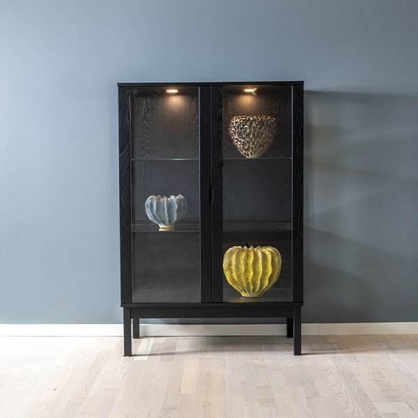Klim Furniture Vitrineskab V302 - Sortbejdset Udsalg!